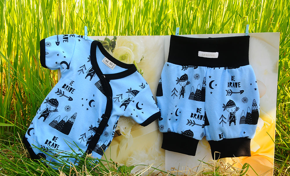 Wickelbody und Shorts in Blau Baby Anzug