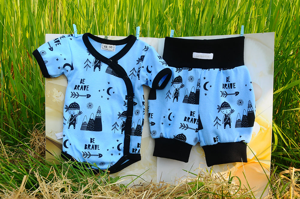 Wickelbody und Shorts in Blau Baby Anzug