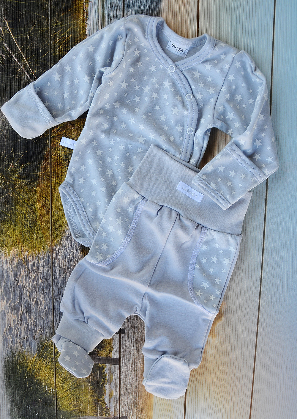 Wickelbody und Hose Baby Anzug in Grau mit Sternchen