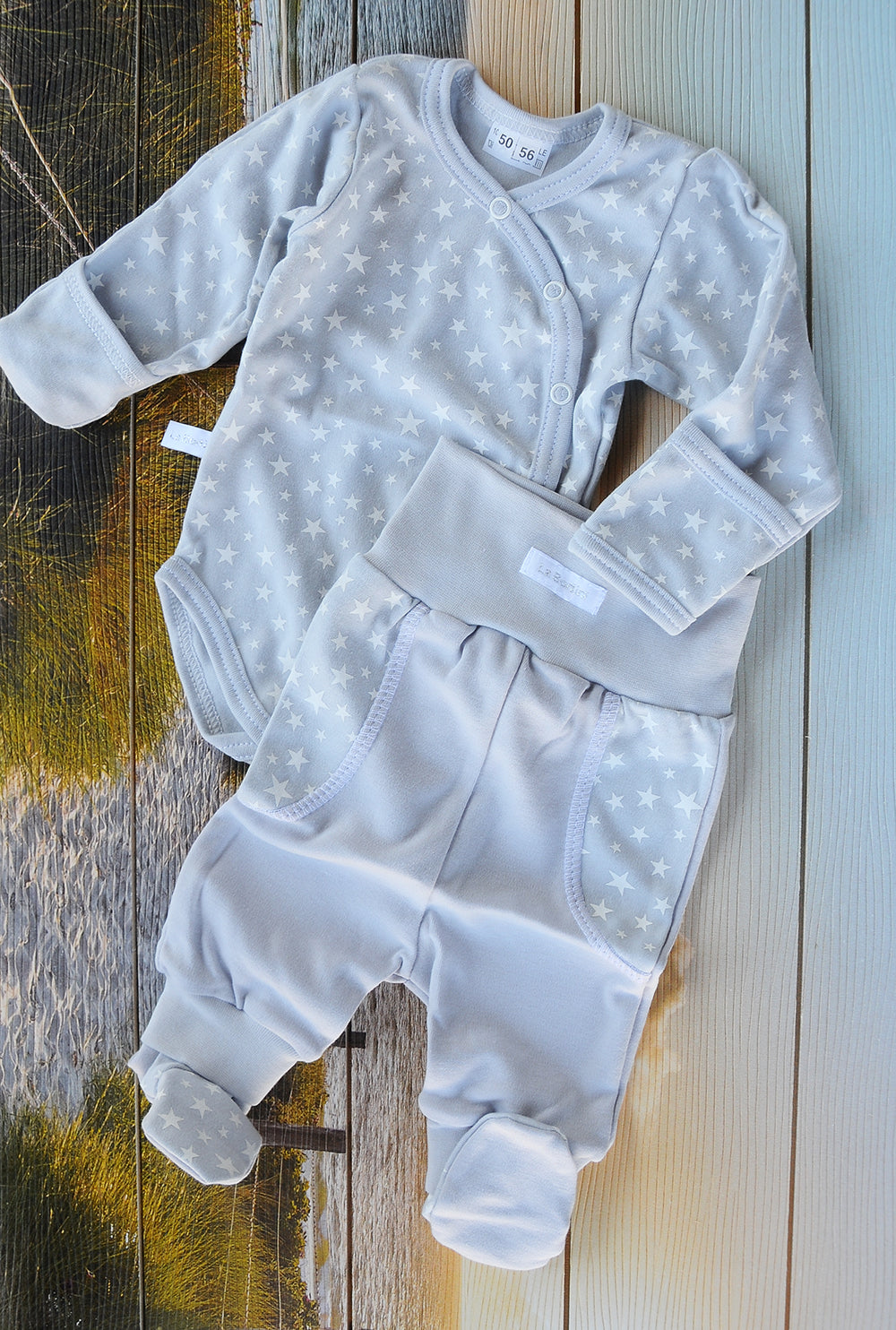 Wickelbody und Hose Baby Anzug in Grau mit Sternchen