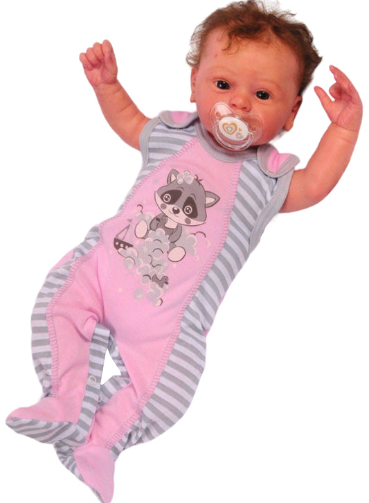 Strampler Baby Einteiler in Rosa gestreift mit Waschbär Aufdruck